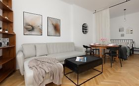 Cozy Studio With Bath Bielany By Renters